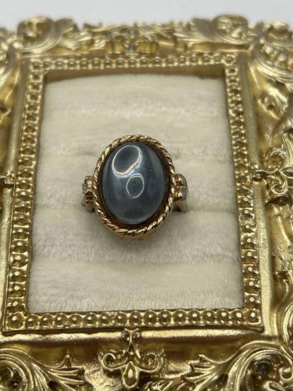 Vintage Style Gray Cat’s Eye Cabochon Ring Gold Silver Tone Size 7.5 Unbranded